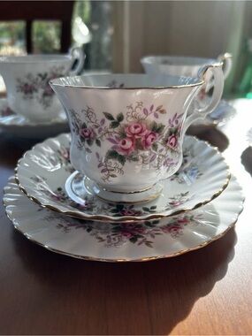 Vintage Royal Albert Lavender Rose Tea Cup Set - Pink Rose Pattern, Gold Trim